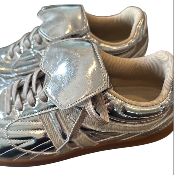 Steve Madden Madrid Silver Low Top Sneakers Size 10M NWOB - Picture 10 of 12